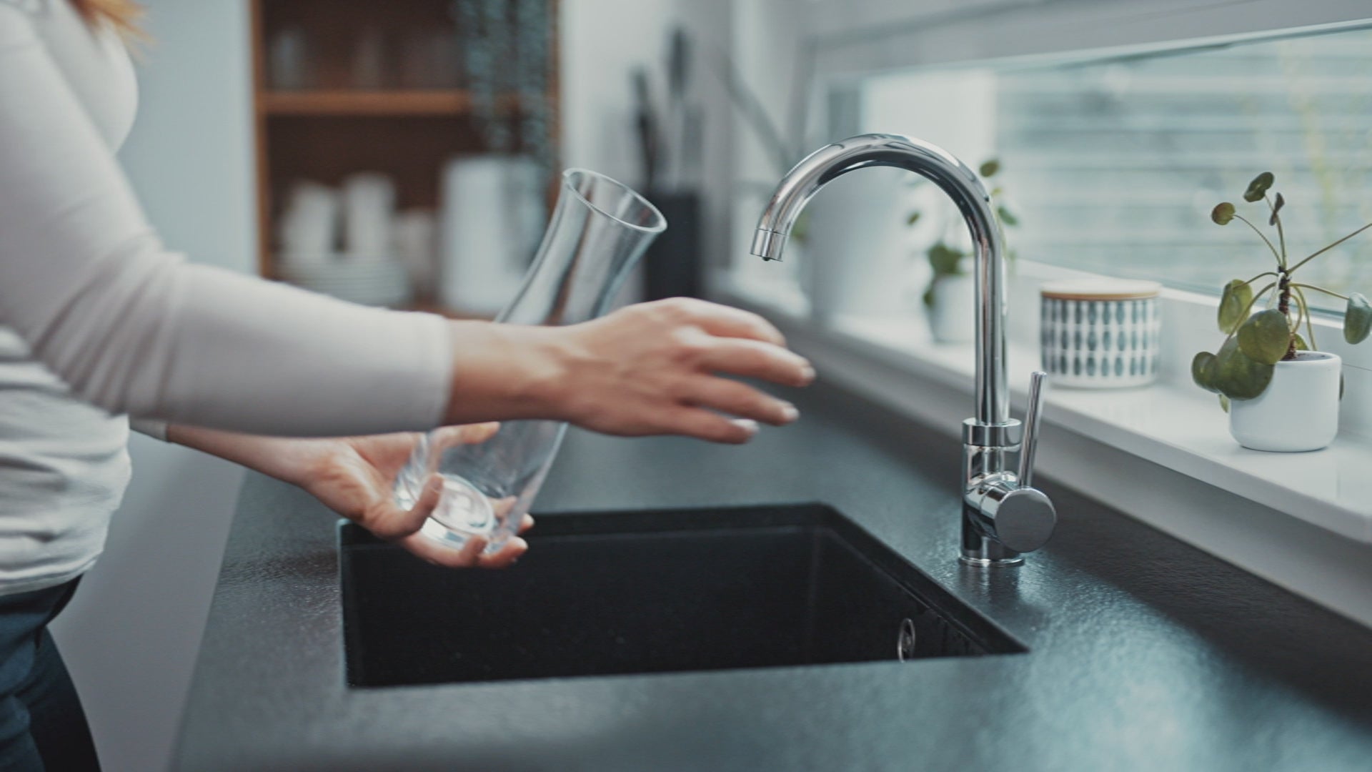 Video laden: Neoperl Strahlregler für M22/M24 Gewinde, mit Push-Funktion 5 und 11 l/min., Komfortstrahl (Küche)